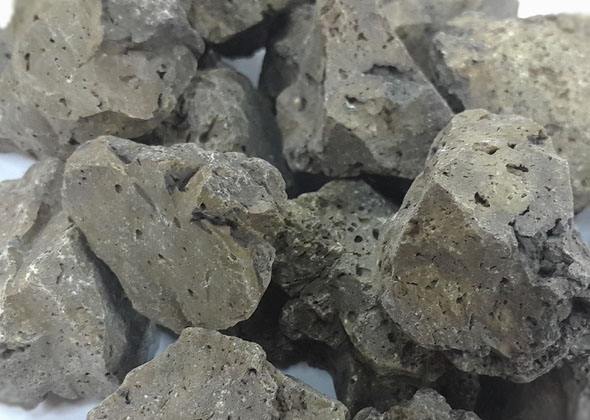 铝酸钙预熔型铝钙渣主要用于LF炉、平炉、转炉钢包精炼时